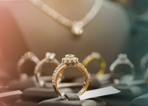 How to Sell Wholesale Jewelry Online – A Beginner’s Guide